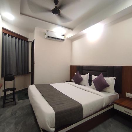 Hotel Earth Inn, Subhash Bridge, Rto Circle, Ahmedabad Esterno foto