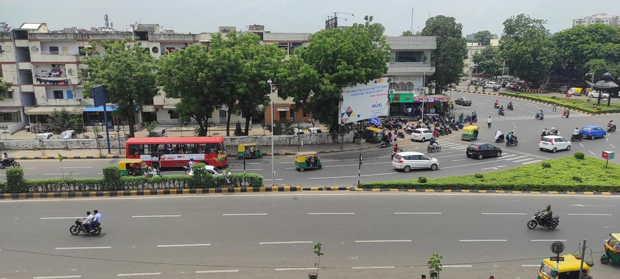 Hotel Earth Inn, Subhash Bridge, Rto Circle, Ahmedabad Esterno foto