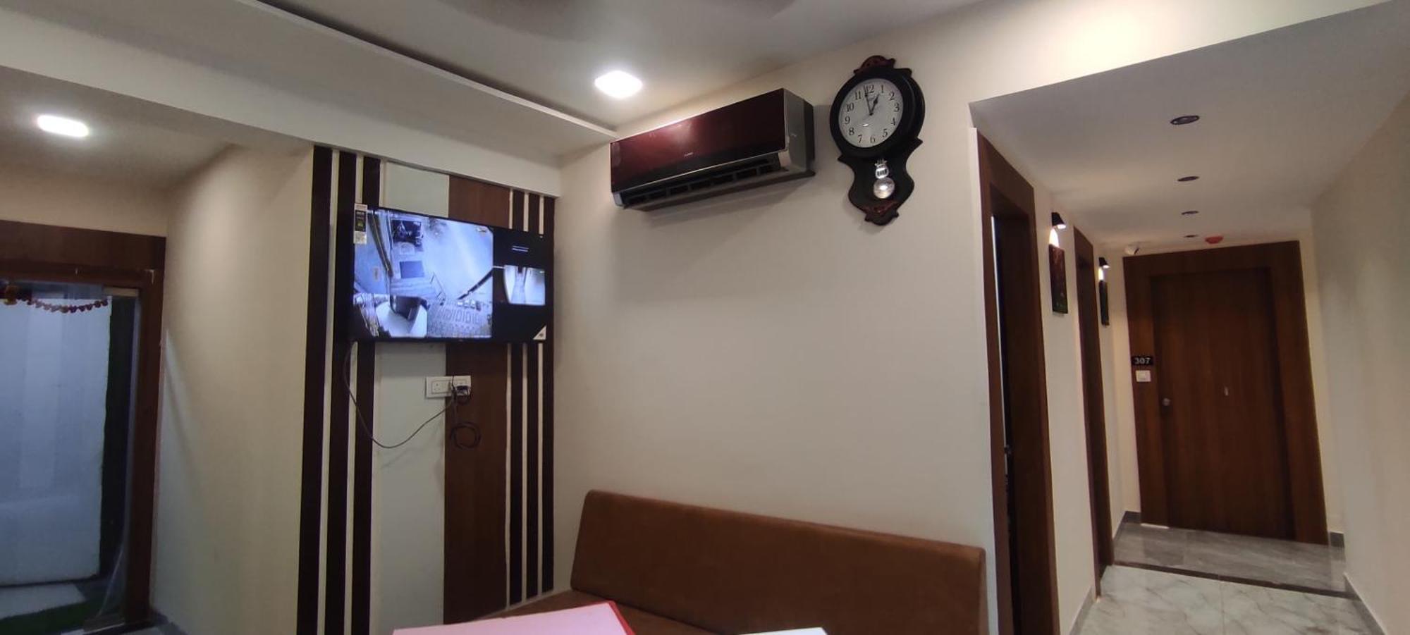 Hotel Earth Inn, Subhash Bridge, Rto Circle, Ahmedabad Esterno foto