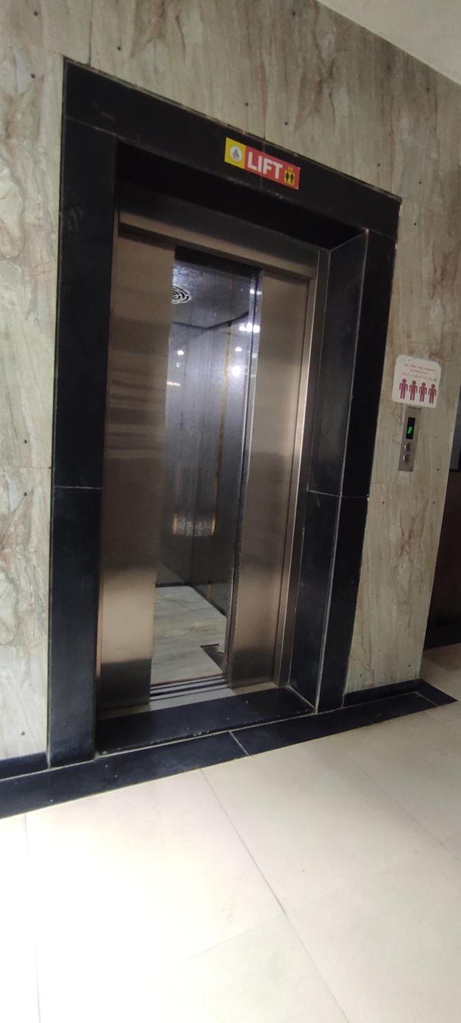 Hotel Earth Inn, Subhash Bridge, Rto Circle, Ahmedabad Esterno foto