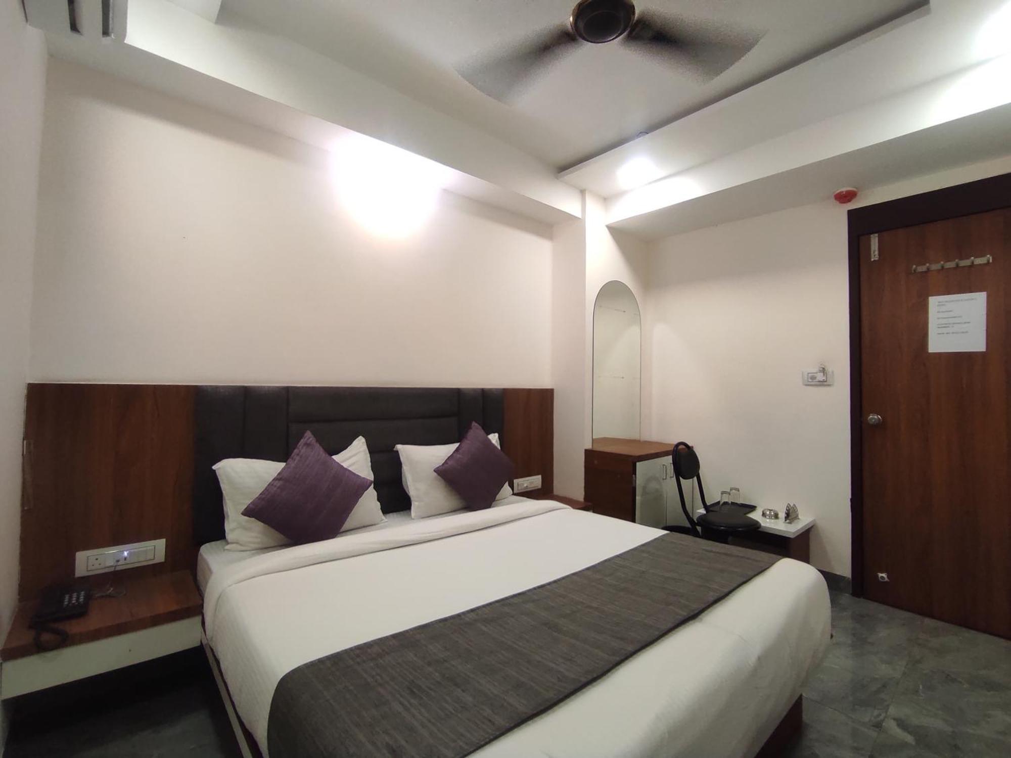 Hotel Earth Inn, Subhash Bridge, Rto Circle, Ahmedabad Esterno foto