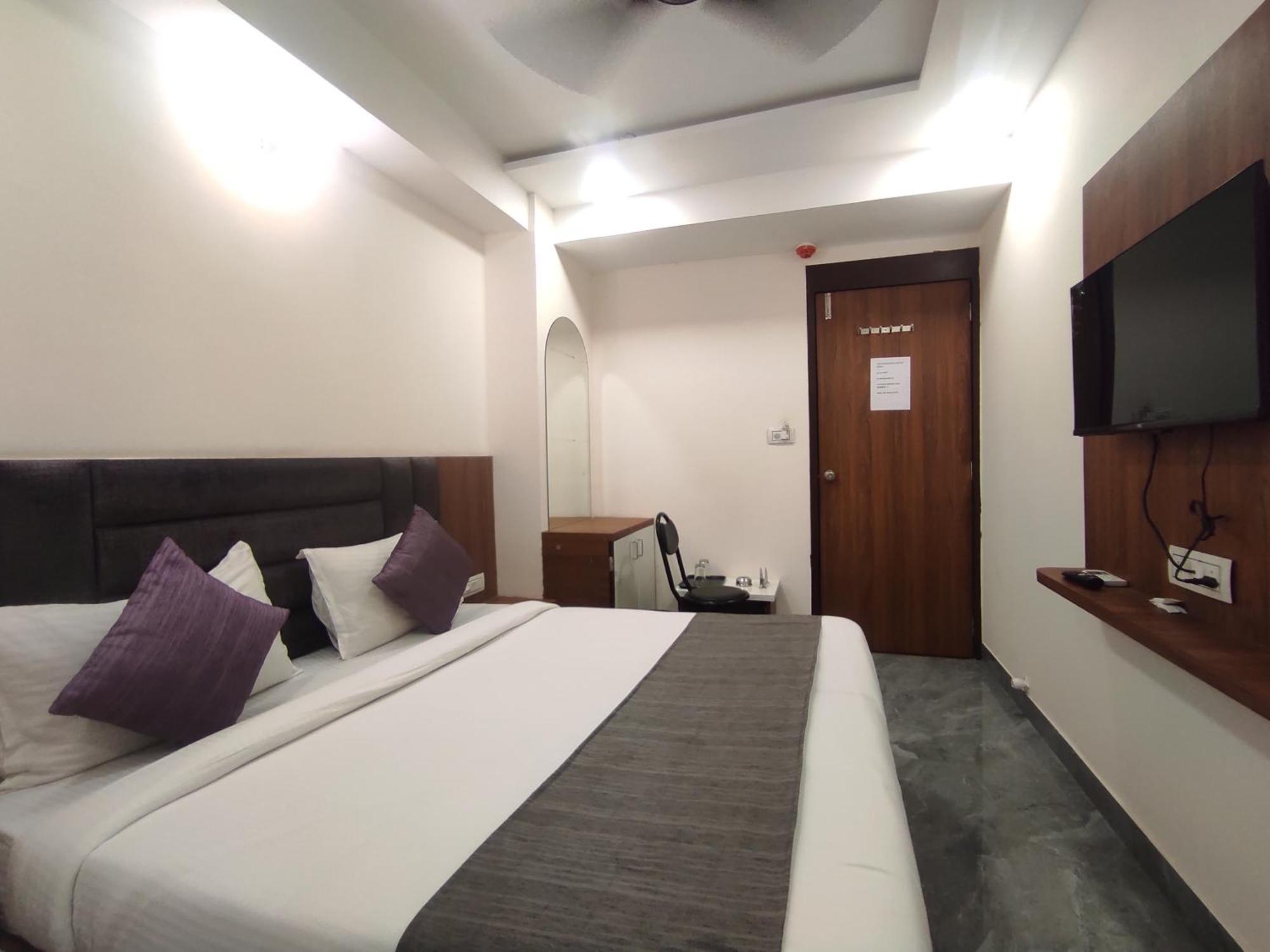 Hotel Earth Inn, Subhash Bridge, Rto Circle, Ahmedabad Esterno foto