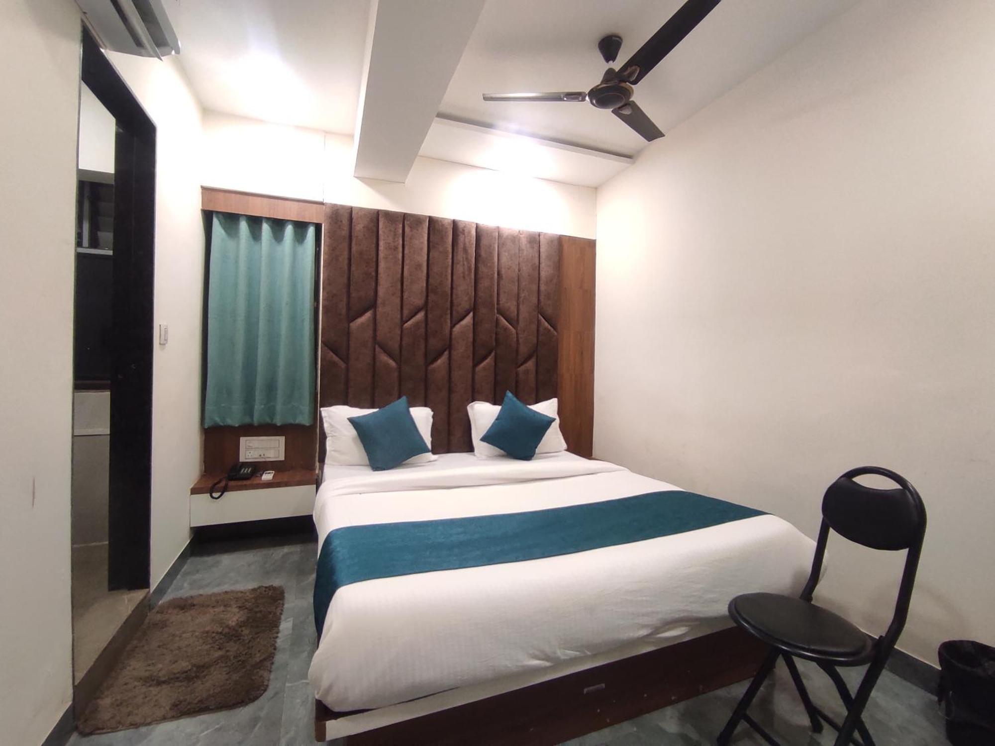 Hotel Earth Inn, Subhash Bridge, Rto Circle, Ahmedabad Esterno foto