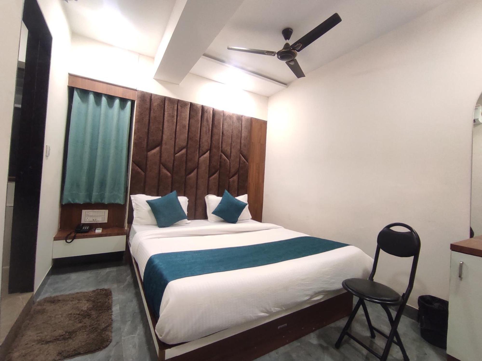 Hotel Earth Inn, Subhash Bridge, Rto Circle, Ahmedabad Esterno foto